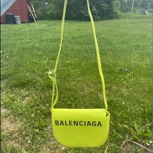 EXTRA SMALL VILLE LEATHER CAMERA BAG